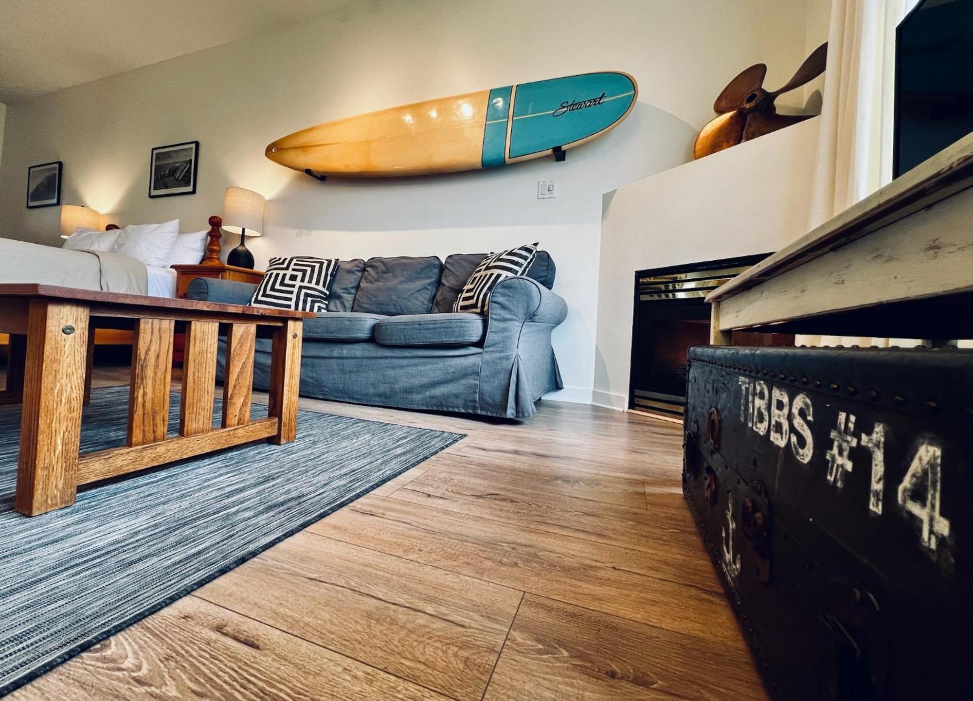 Island Village Properties At Fred Tibbs Tofino Zimmer foto