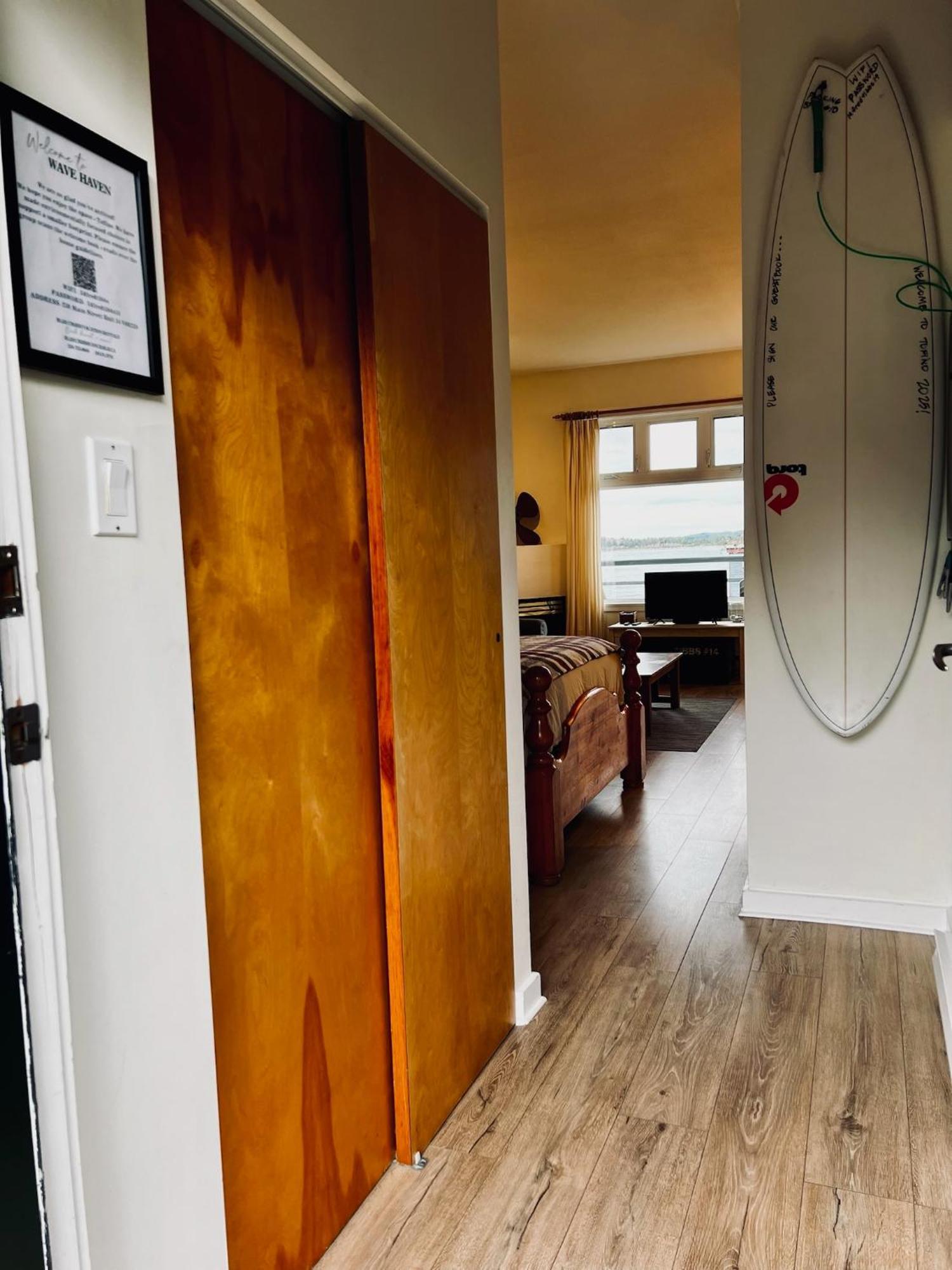 Island Village Properties At Fred Tibbs Tofino Zimmer foto