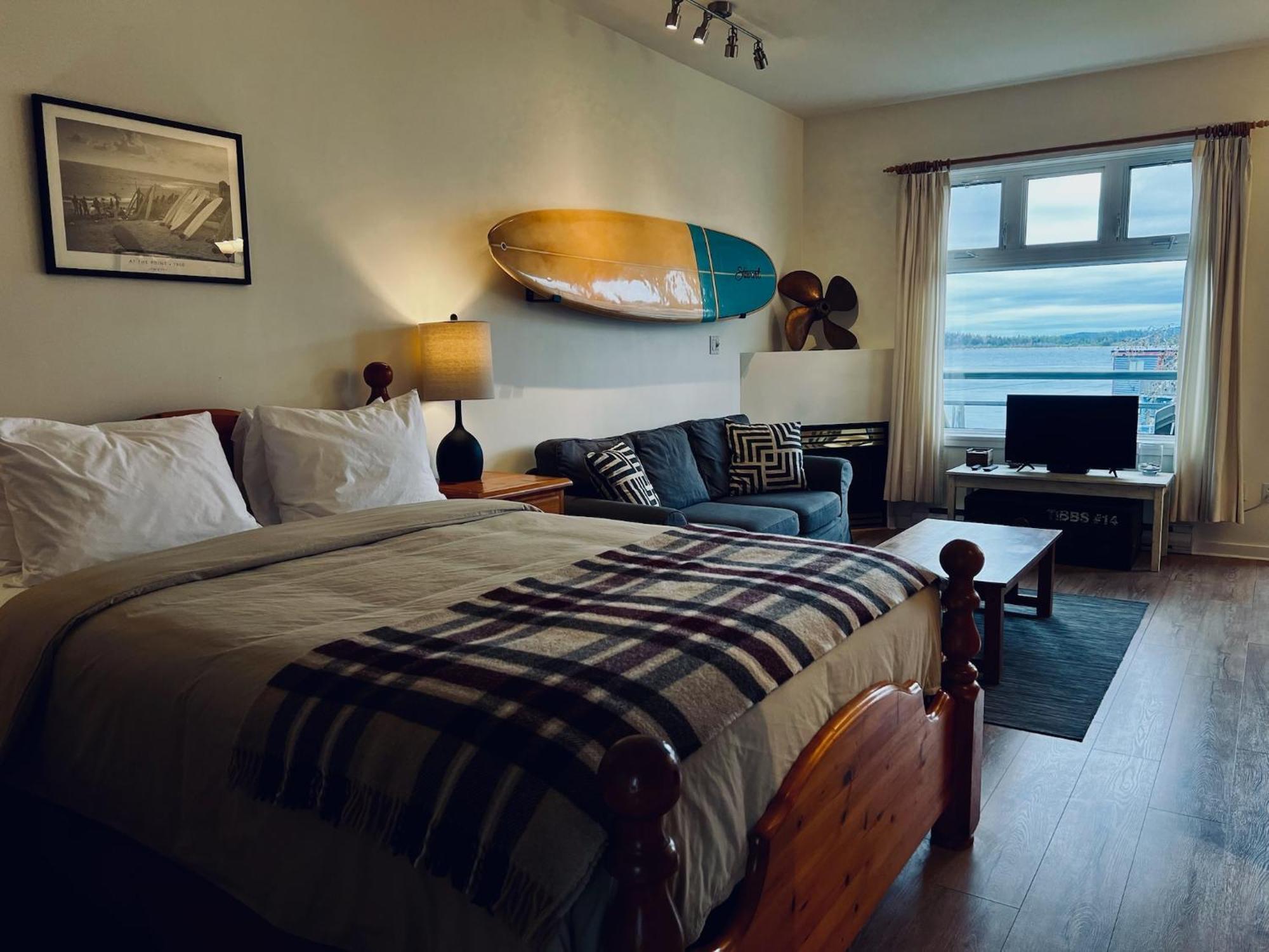 Island Village Properties At Fred Tibbs Tofino Zimmer foto